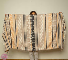 Cargar imagen en el visor de la galería, PASHMINA O FULAR INVIERNO - BEIGE CANELA NEGRO