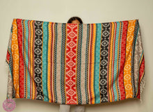 Cargar imagen en el visor de la galería, PASHMINA O FULAR INVIERNO - CONTRASTES NARANJA Y MULTICOLOR