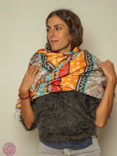 Cargar imagen en el visor de la galería, PASHMINA O FULAR INVIERNO - CONTRASTES NARANJA Y MULTICOLOR