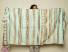 Cargar imagen en el visor de la galería, PASHMINA O FULAR INVIERNO - AZUL CELESTE Y BEIGE
