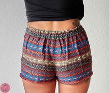 Cargar imagen en el visor de la galería, SHORT THAI - COLOR ARENA Y TURQUESA