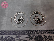 Cargar imagen en el visor de la galería, PENDIENTES HIPPIES ESPIRAL CON ONDAS Y BOLITAS