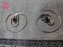 Cargar imagen en el visor de la galería, PENDIENTES HIPPIES TRIPLE ESPIRAL CON PIEDRA