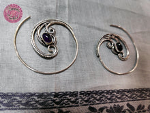 Cargar imagen en el visor de la galería, PENDIENTES HIPPIES TRIPLE ESPIRAL CON PIEDRA