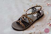 Cargar imagen en el visor de la galería, SANDALIAS DE CORDONES - MOSTAZA Y BLANCO CON MARRÓN OSCURO
