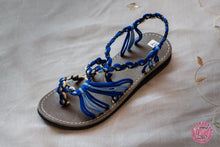 Cargar imagen en el visor de la galería, SANDALIAS DE CORDONES - DIFERENTES AZULES Y BEIGE