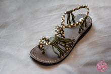 Cargar imagen en el visor de la galería, SANDALIAS DE CORDONES - VERDE Y BEIGE