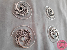 Cargar imagen en el visor de la galería, PENDIENTES HIPPIES DE ESPIRAL DE CARACOLA