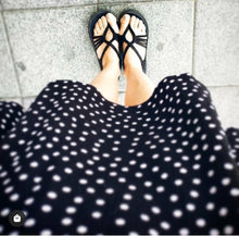 Cargar imagen en el visor de la galería, SANDALIAS DE CORDONES - NEGRAS