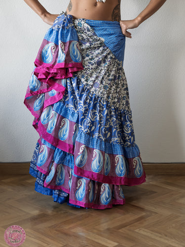 FALDA 25 YARDAS SARI ESPECIAL - azul y blanco con ribete kashmir fucsia