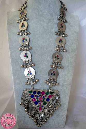 COLLAR KUCHI TRIÁNGULO DE CRISTALES