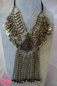 COLLAR TRIBAL CON KUCHI EN EL CENTRO