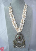 Cargar imagen en el visor de la galería, COLLAR KUCHI CORDÓN DE CONCHITAS