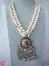 Cargar imagen en el visor de la galería, COLLAR KUCHI CORDÓN DE CONCHITAS