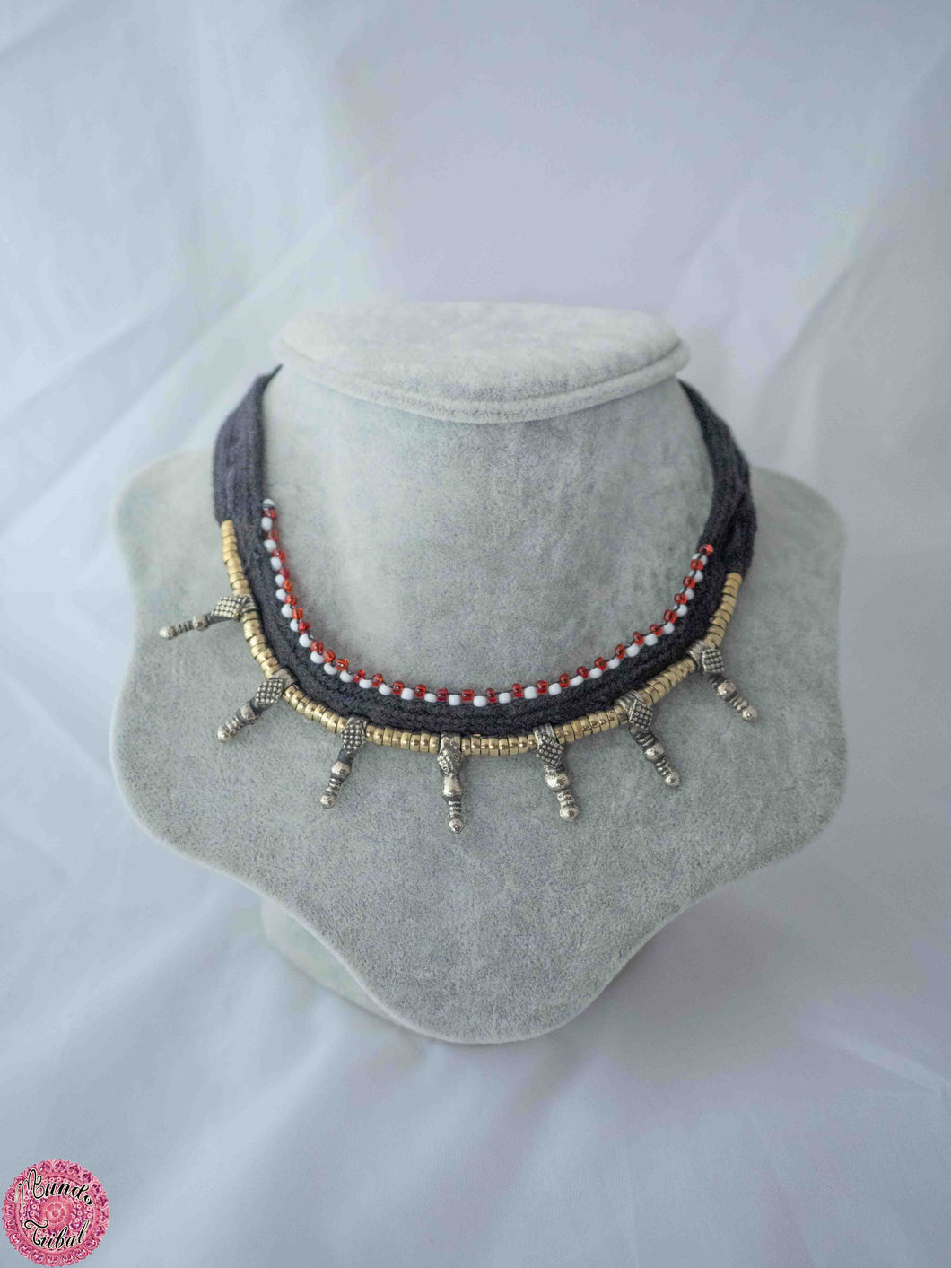 COLLAR SENCILLO HILERA DE PINCHOS