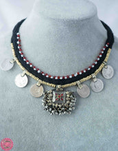 Cargar imagen en el visor de la galería, COLLAR CON PIEZA KUCHI CENTRAL (varios modelos)