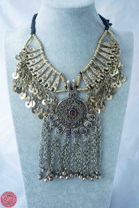 COLLAR TRIBAL BOHO CON KUCHI EN EL CENTRO