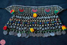 Cargar imagen en el visor de la galería, CHOKER O GARGANTILLA KUCHI CON POMPOM