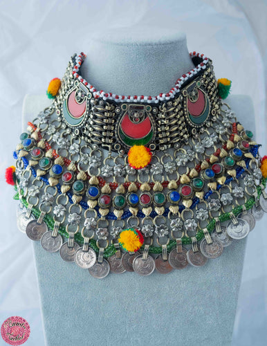 CHOKER O GARGANTILLA KUCHI CON POMPOM