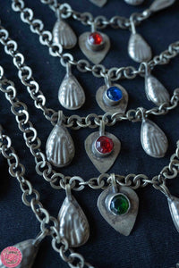 COLLARES KUCHI AFGANOS LARGOS CON CADENAS Y CRISTALES