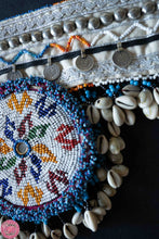 Cargar imagen en el visor de la galería, CINTURÓN ÉTNICO DE MEDALLONES Y CONCHITAS (varios modelos)