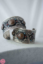 Cargar imagen en el visor de la galería, BRAZALETE KUCHI CON PIEDRAS MARRONES