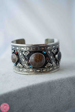 Cargar imagen en el visor de la galería, BRAZALETE KUCHI CON PIEDRAS MARRONES