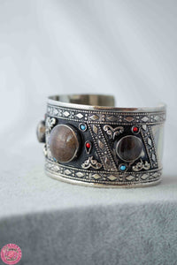 BRAZALETE KUCHI CON PIEDRAS MARRONES