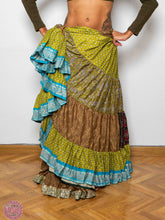 Cargar imagen en el visor de la galería, FALDA 25 YARDAS SARI ESPECIAL - PISTACHO, MARRÓN Y AZUL
