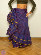 Cargar imagen en el visor de la galería, FALDA 25 YARDAS SARI TORNASOL - MORADA DOBLE RIBETE
