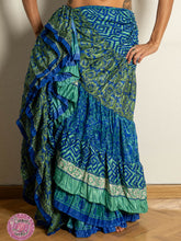 Cargar imagen en el visor de la galería, FALDA 25 YARDAS SARI ESPECIAL - AZUL Y VERDE