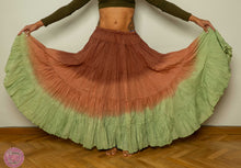 Cargar imagen en el visor de la galería, FALDA DE ALGODÓN DEGRADADA DE 20 YARDAS - MARRÓN CANELA Y VERDE PISTACHO