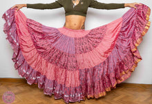 Cargar imagen en el visor de la galería, FALDA 25 YARDAS SARI TORNASOL - ROSA TOPITOS Y RIBETE PLATA