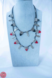 HILERA COLLAR TRIÁNGULOS DE CRISTAL
