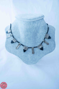 HILERA COLLAR TRIÁNGULOS DE CRISTAL
