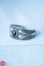 Cargar imagen en el visor de la galería, BRAZALETE PLATEADO BEREBER | PIEDRA CENTRAL