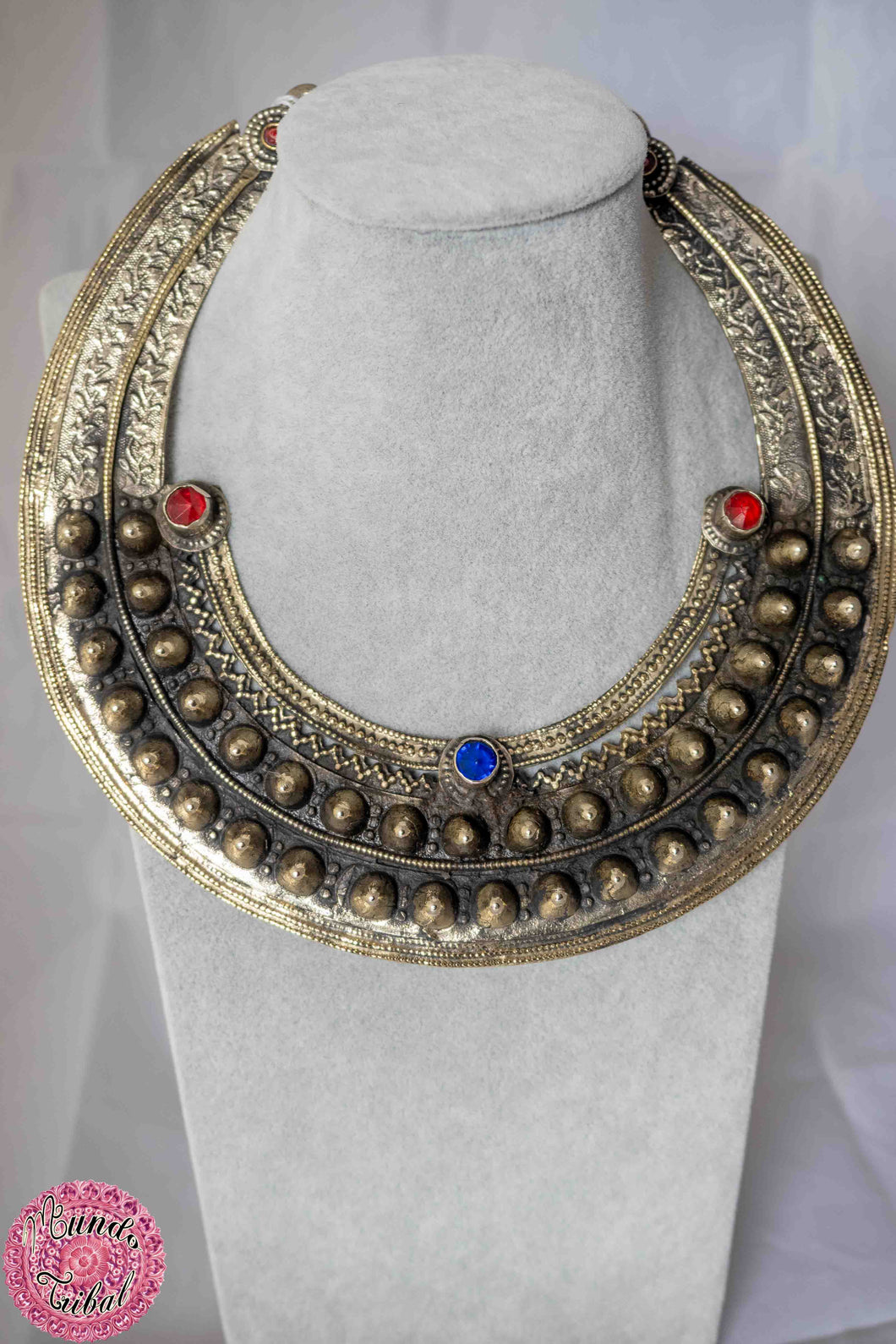 COLLAR TORQUE KUCHI AFGANO RÍGIDO CON PINCHOS