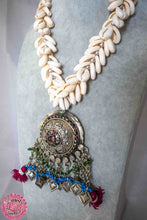 Cargar imagen en el visor de la galería, COLLAR KUCHI CORDÓN DE CONCHITAS