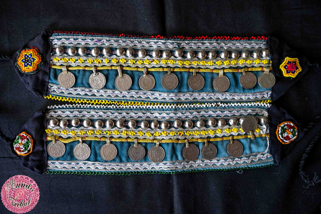 CUBRE BOTAS ESTILO TRIBAL CON MONEDAS AFGANAS - 01