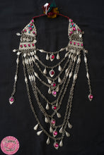 Cargar imagen en el visor de la galería, COLLAR KUCHI AFGANO CON CADENAS Y CRISTALES - EXTRA GRANDE