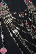 Cargar imagen en el visor de la galería, COLLAR KUCHI AFGANO CON CADENAS Y CRISTALES - EXTRA GRANDE