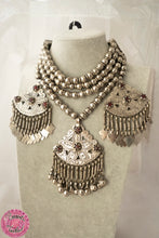 Cargar imagen en el visor de la galería, COLLAR TRIBAL KUCHI ANTIGÜEDAD - TRES FLORES