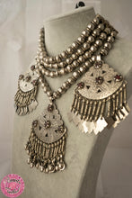 Cargar imagen en el visor de la galería, COLLAR TRIBAL KUCHI ANTIGÜEDAD - TRES FLORES