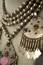 Cargar imagen en el visor de la galería, COLLAR TRIBAL KUCHI ANTIGÜEDAD - TRES FLORES
