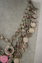 Cargar imagen en el visor de la galería, COLLAR AFGANO GRANDE CON CRISTALES - rojo, verde