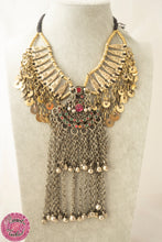 Cargar imagen en el visor de la galería, COLLAR TRIBAL CON KUCHI EN EL CENTRO - varios modelos