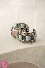 Cargar imagen en el visor de la galería, BRAZALETE KUCHI CON PIEDRAS AZULES