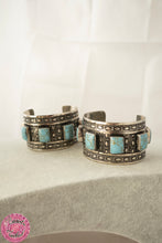 Cargar imagen en el visor de la galería, BRAZALETE KUCHI CON PIEDRAS AZULES