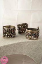 Cargar imagen en el visor de la galería, BRAZALETE AFGANO CON CRISTALES DE COLORES - kuchi