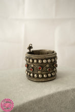 Cargar imagen en el visor de la galería, BRAZALETE AFGANO CON CRISTALES DE COLORES - kuchi